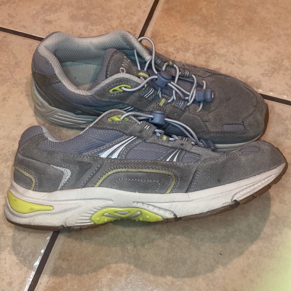 Vionic 23 walk suede walking shoes sneakers 8.5